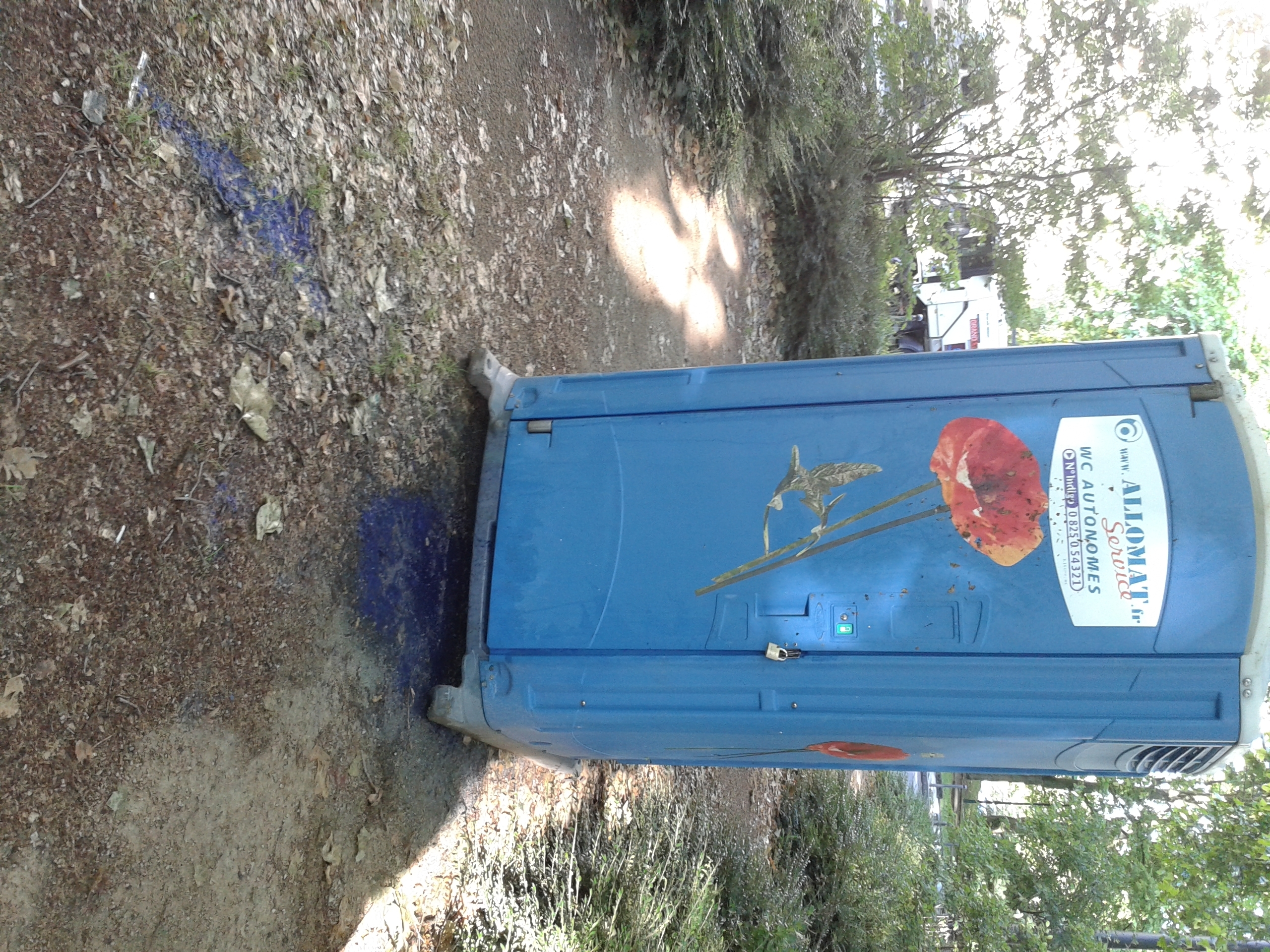 Installation de toilettes pérennes près de l&#39;Espace Jean Monnet dans le quartier Charpennes Tonkin